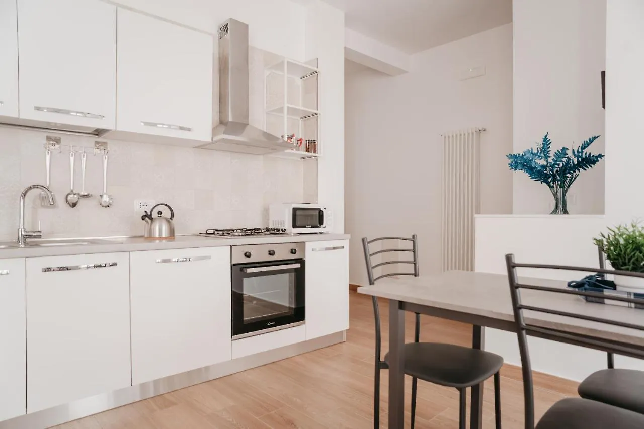 Апартаменты Brombeis Aurea By Casanapoletana - Town Center Неаполь