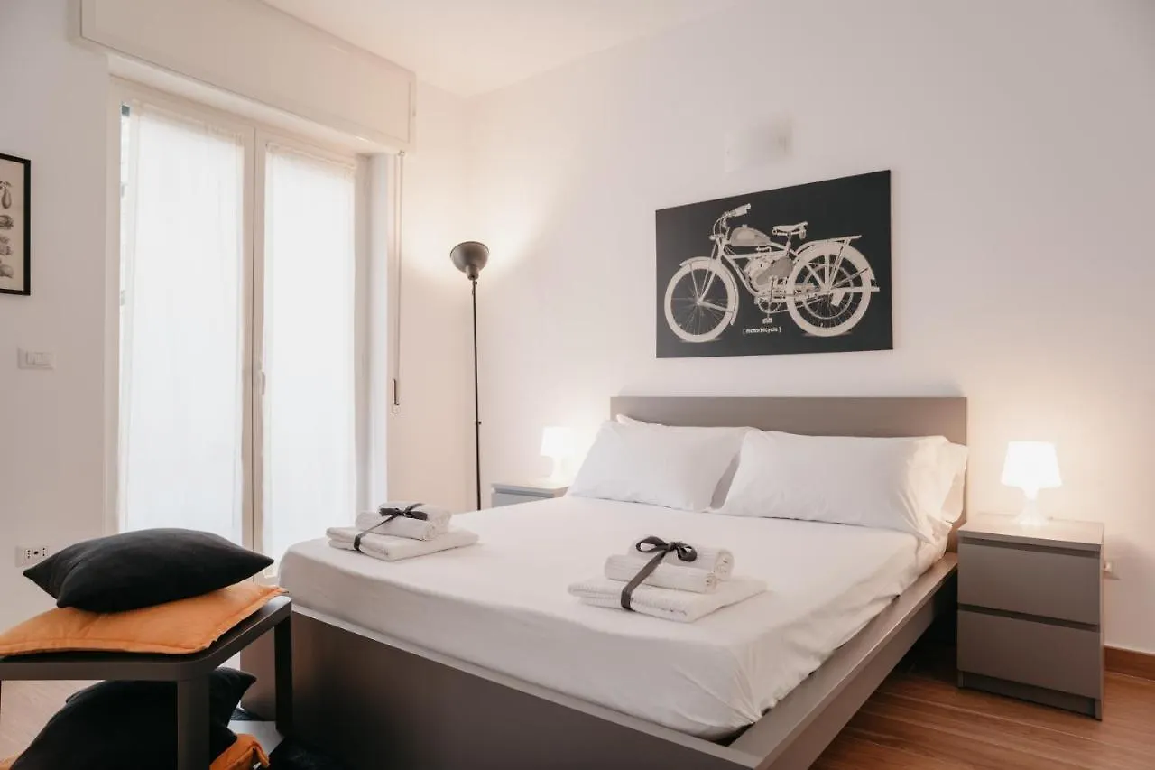 Апартаменты Brombeis Aurea By Casanapoletana - Town Center Неаполь