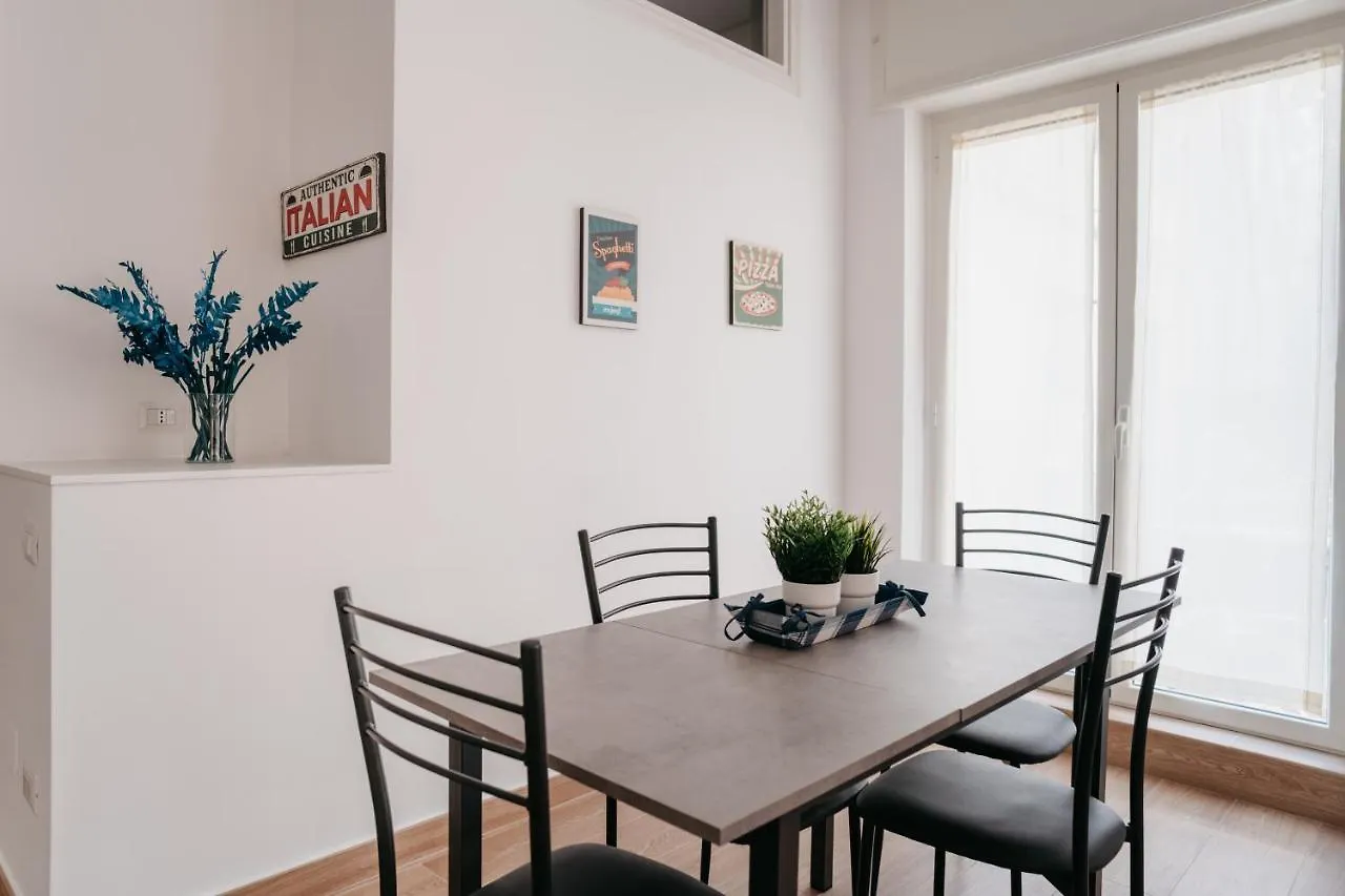 Brombeis Aurea By Casanapoletana - Town Center Apartment Naples Italy