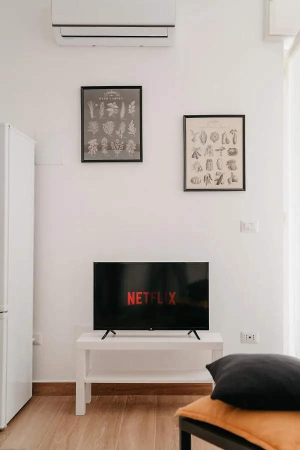 Brombeis Aurea By Casanapoletana - Town Center Apartment Naples 0*,  Italy